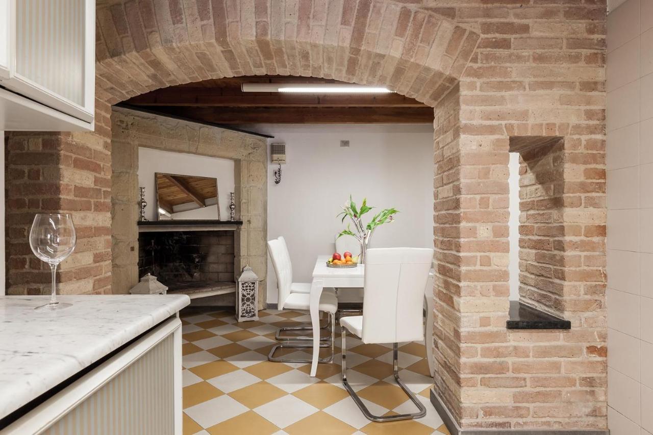 San Giacomo Rooms Cagliari Bagian luar foto