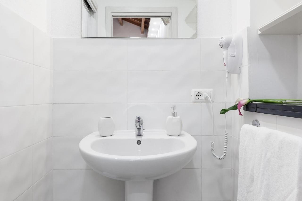 San Giacomo Rooms Cagliari Bagian luar foto